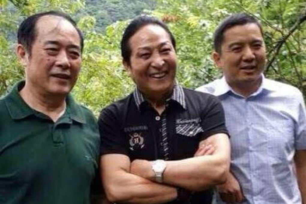 Wang Lin (centre) poses with friends during a jaunt to a mountain in Jiangxi. Photo: Weibo