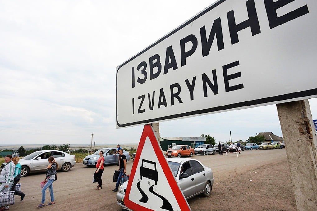 People cross the border between Ukraine and Russia at the Izvaryne check point. According to rebels around 5,000 cross every day at present. Photo: EPA