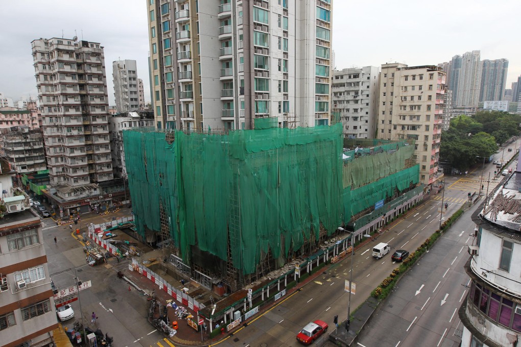 Flats facing Lai Chi Kok Road in redevelopment project Trinity Towers will be affected by the noise directly below if immovable windows are opened. Photo: Edward Wong