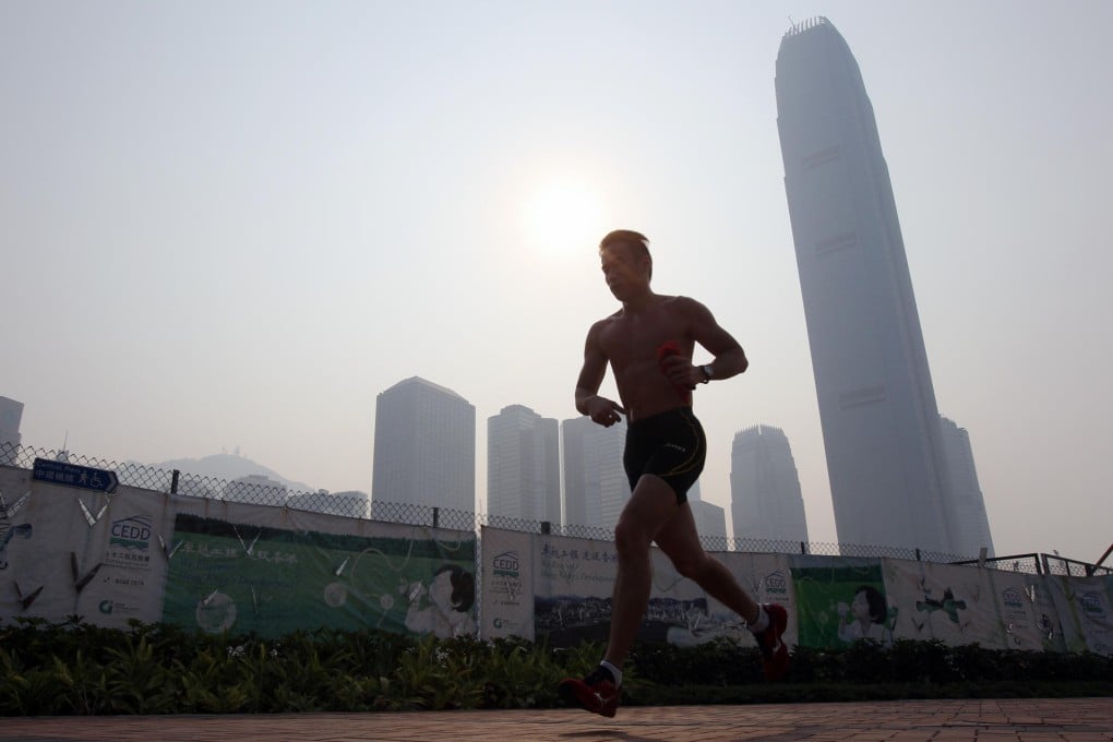 Runners should check pollution levels before exercising outdoors. Photo: David Wong