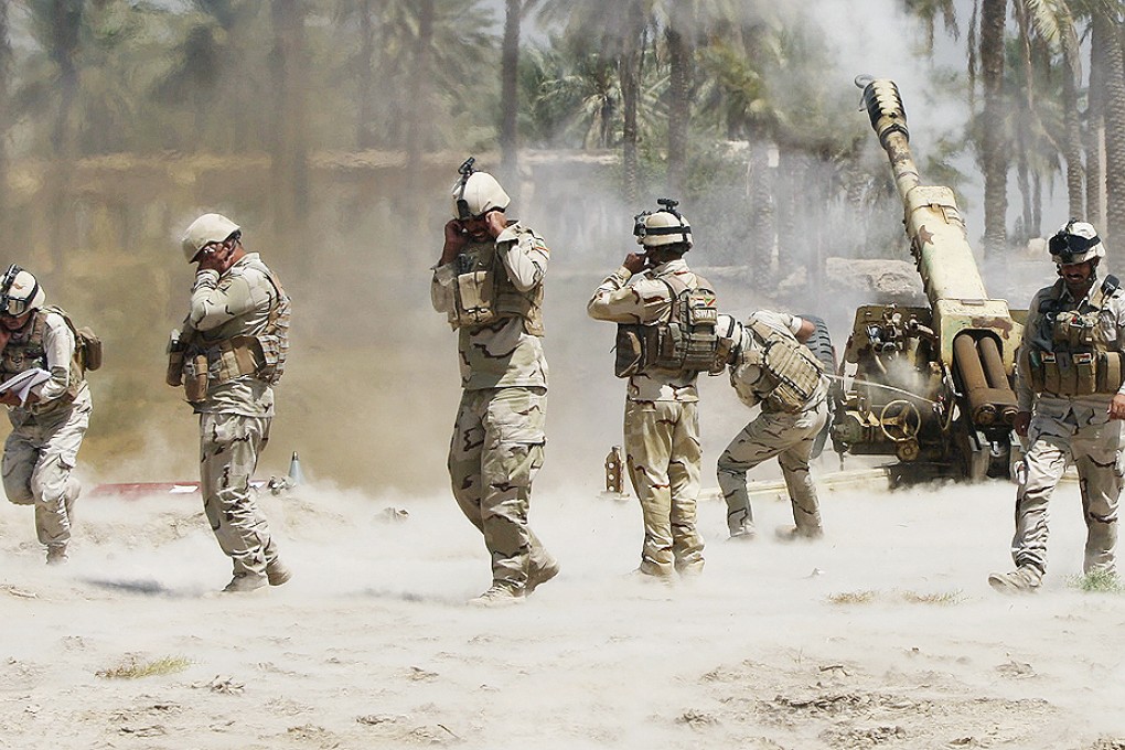Iraqi soldiers fire artillery during clashes with Sunni militant group Islamic State of Iraq and the Levant (ISIL) in the town of Jurf al-Sakhar, south of Baghdad. Photo: Reuters