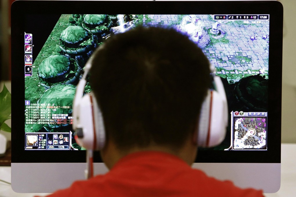 A boy plays the computer game 'Warcraft 3' at an internet cafe in China. Photo: Reuters