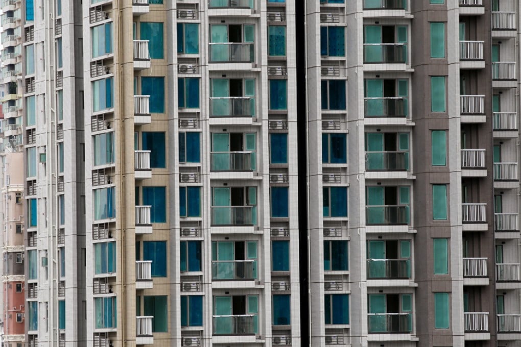 Trinity Towers in Cheung Sha Wan designed their fixed windows with removable handles.