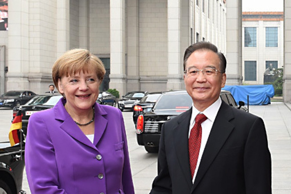 Former Chinese premier Wen Jiabao welcomes German Chancellor Angela Merkel to the National Museum of China. Photo: National Museum of China