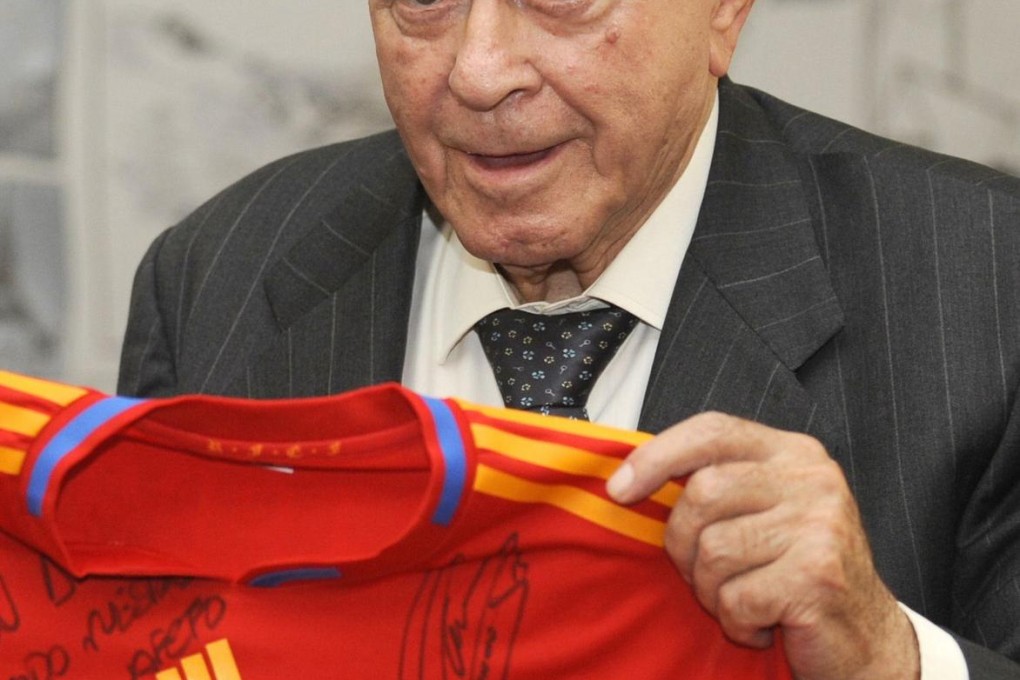 On November 13, 2009, soccer legend Alfredo Di Stefano  was appointed sports ambassador of Argentina. Photo: AFP