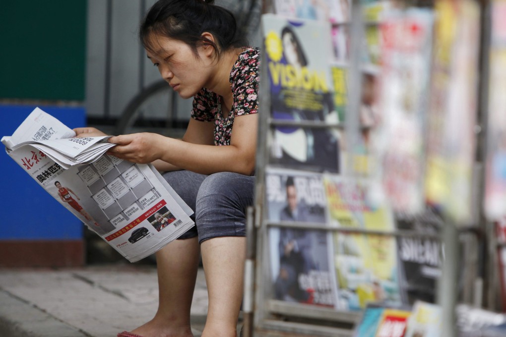 Journalists must sign an agreement with their employers not to share any information they get on the job, before they can obtain press cards, according to a new rule. Photo: EPA