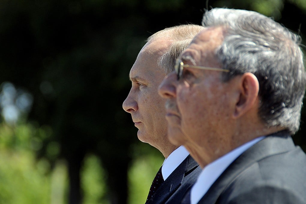 Vladimir Putin and Raul Castro attend a ceremony at the Mausoleum of the Soviet Internationalist Soldier in Havana in 2013. Photo: AP