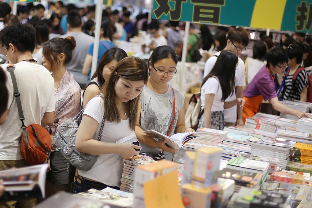 The bargain-hunters were out in force on day one of the Hong Kong Book Fair yesterday. Photo: Sam Tsang