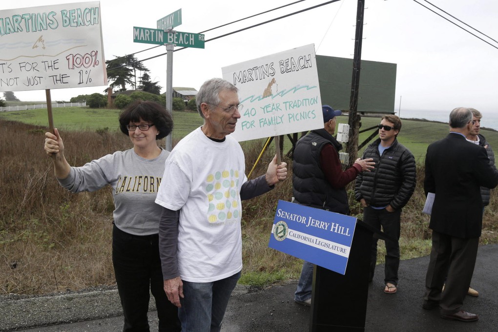 Supporters of a bill granting access to the beach. Photos: AP