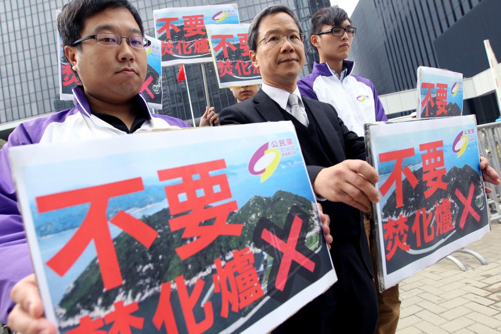 People protest against the incinerator plan. Photo: Sam Tsang
