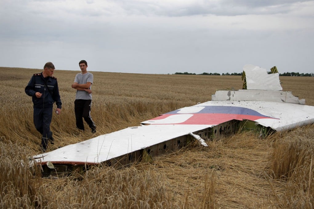 Rescuers work at the crash site of MH17 of Malaysian Airlines near the city of Shakhtarsk in Ukraine's Donetsk region. Photo: Xinhua