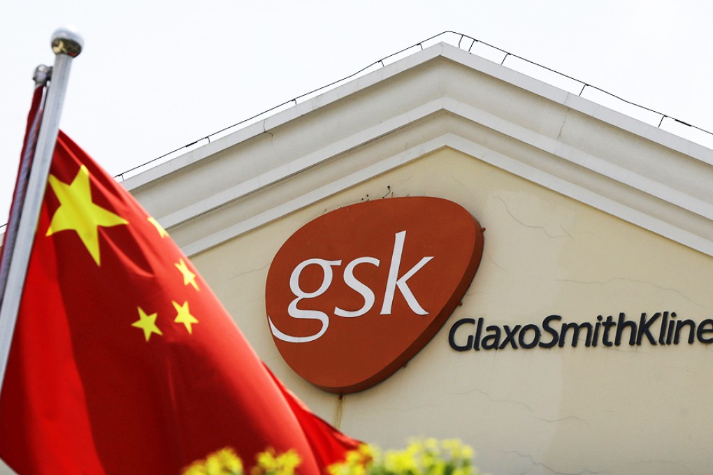 A Chinese flag is hoisted in front of the GlaxoSmithKline building in Shanghai. Photo: AP