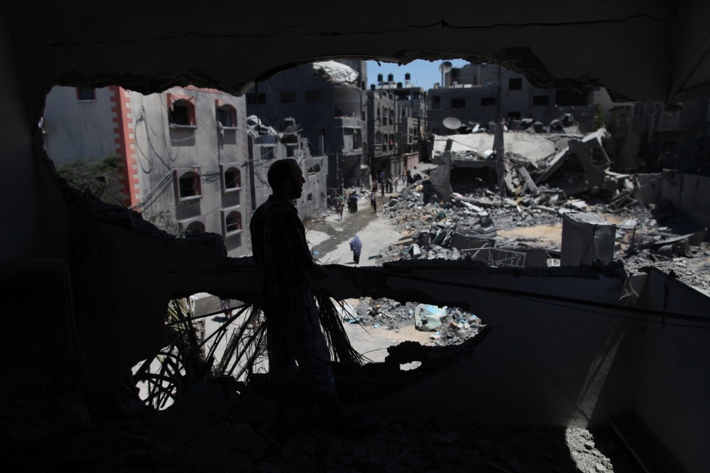 Palestinians inspect a destroyed building following an overnight Israeli airstrike this week in Gaza. Photo: Xinhua