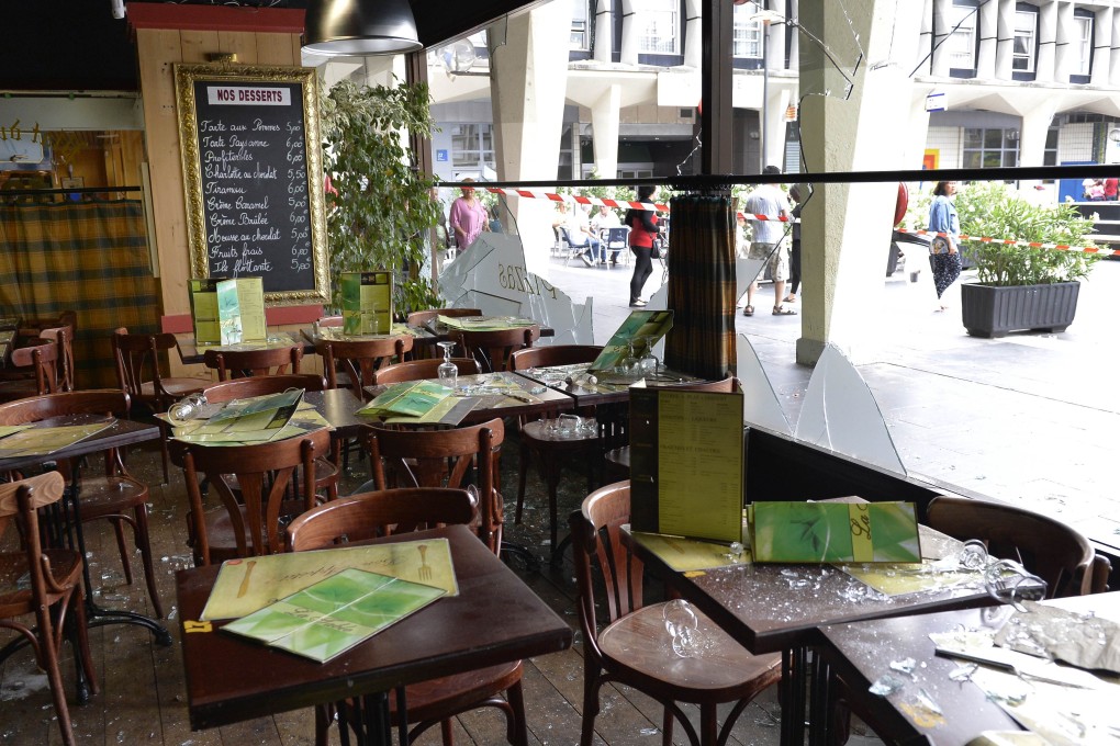 A restaurant in northern Paris suburb damaged on July 20 after a rally against Israel's Gaza offensive descended into violence, pitting an angry pro-Palestinian crowd against local Jewish businesses. Photo: AFP