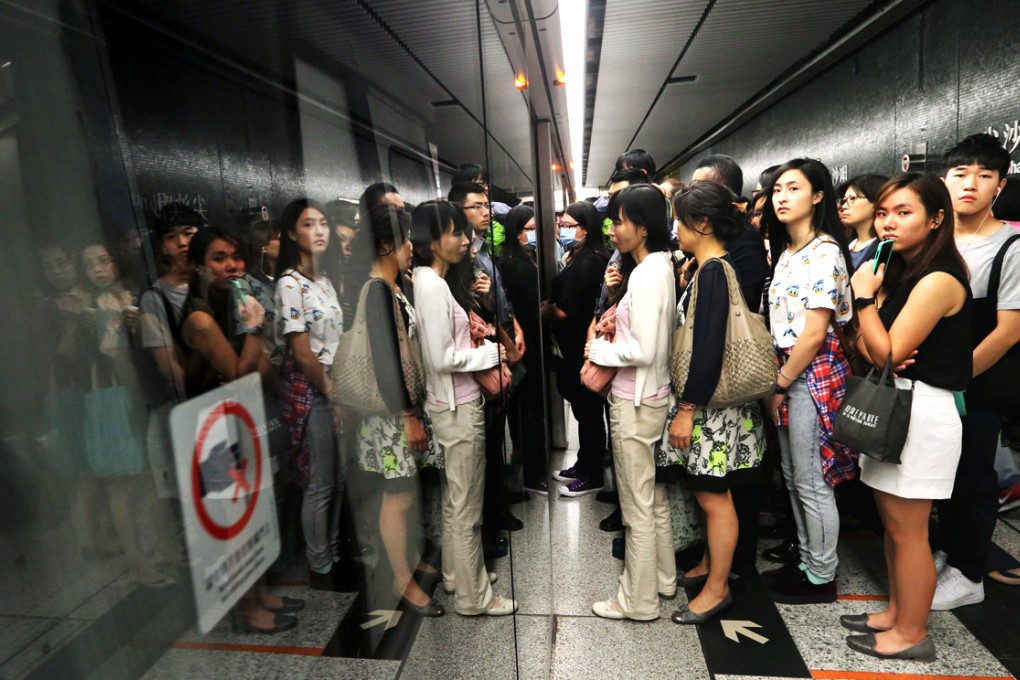 Passengers wait for train at MTR Tsim Sha Tsui station after  a “signalling failure” occurred. Photo: Felix Wong