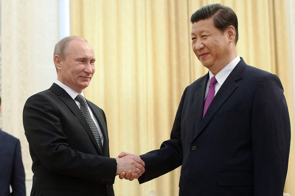 Vladimir Putin (left) talks to Xi Jinping. The Russian president initially gained popularity through his anti-corruption efforts. Photo: EPA