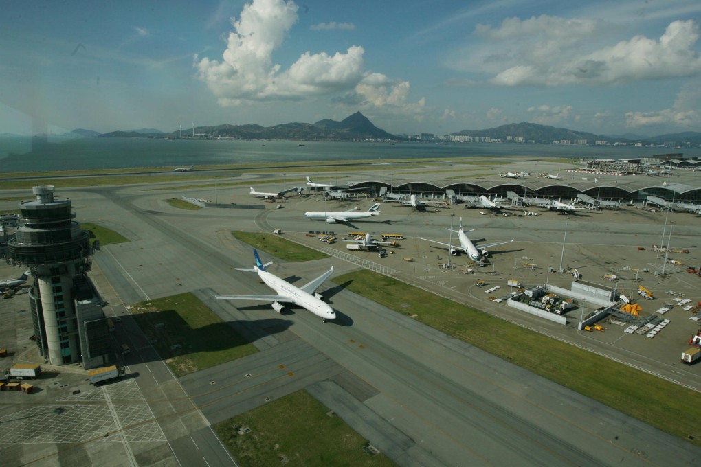 Use existing two runways more efficiently. Photo: David Wong