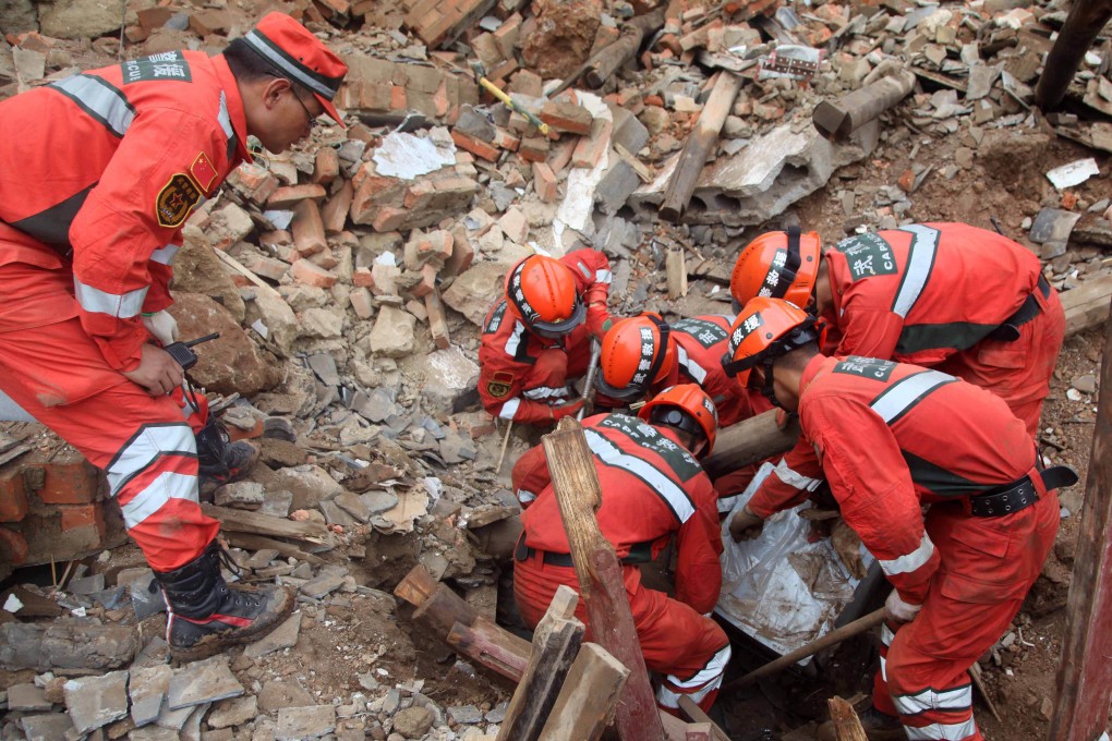 Rescuers search for survivors in the debris after an earthquake hit Ludian county in Zhaotong, Yunnan province. Photo: AFP
