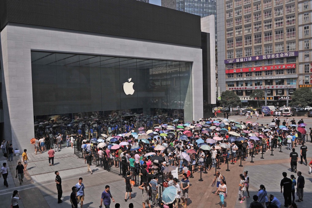 Customers wait outside a new Apple Store in Jiangbei District of southwest China's Chongqing. Photo: Xinhua
