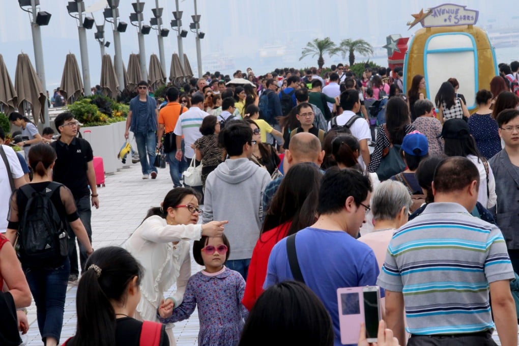 Hongkongers see few benefits from influx of mainland tourists
