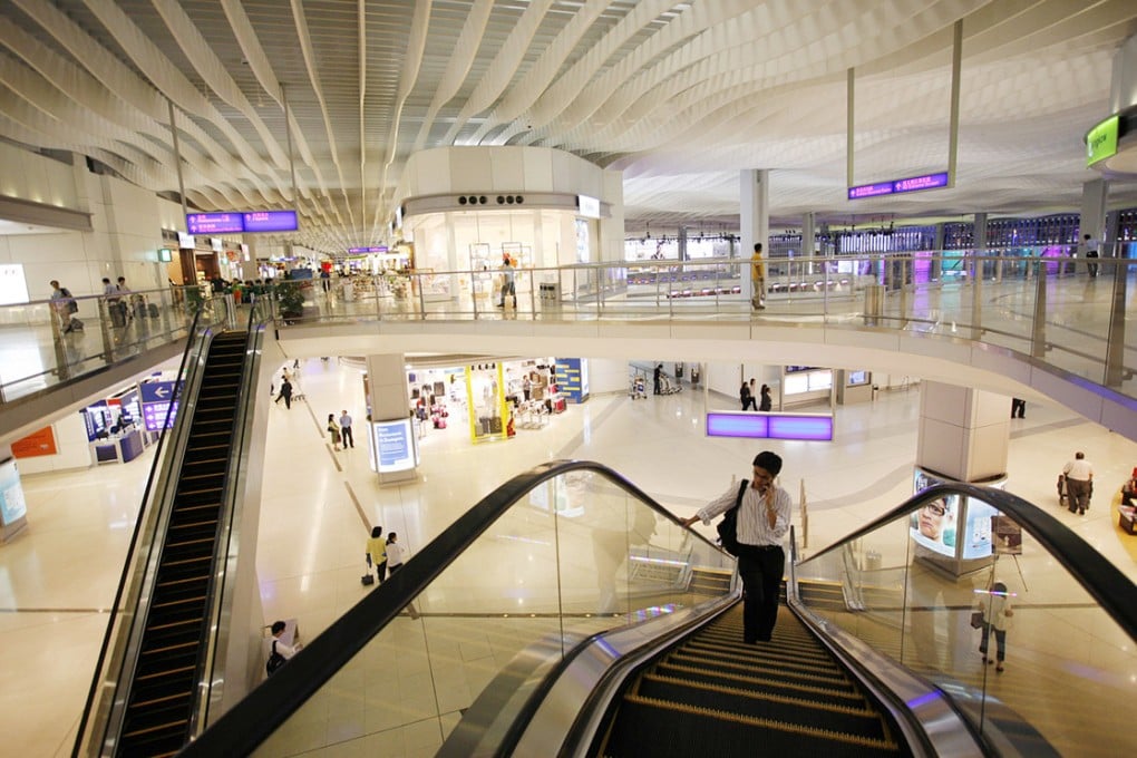 Green Sense and the Airport Development Concern Network says that Terminal Two, built in 2007, has not helped the airport increase efficiency or flight capacity.