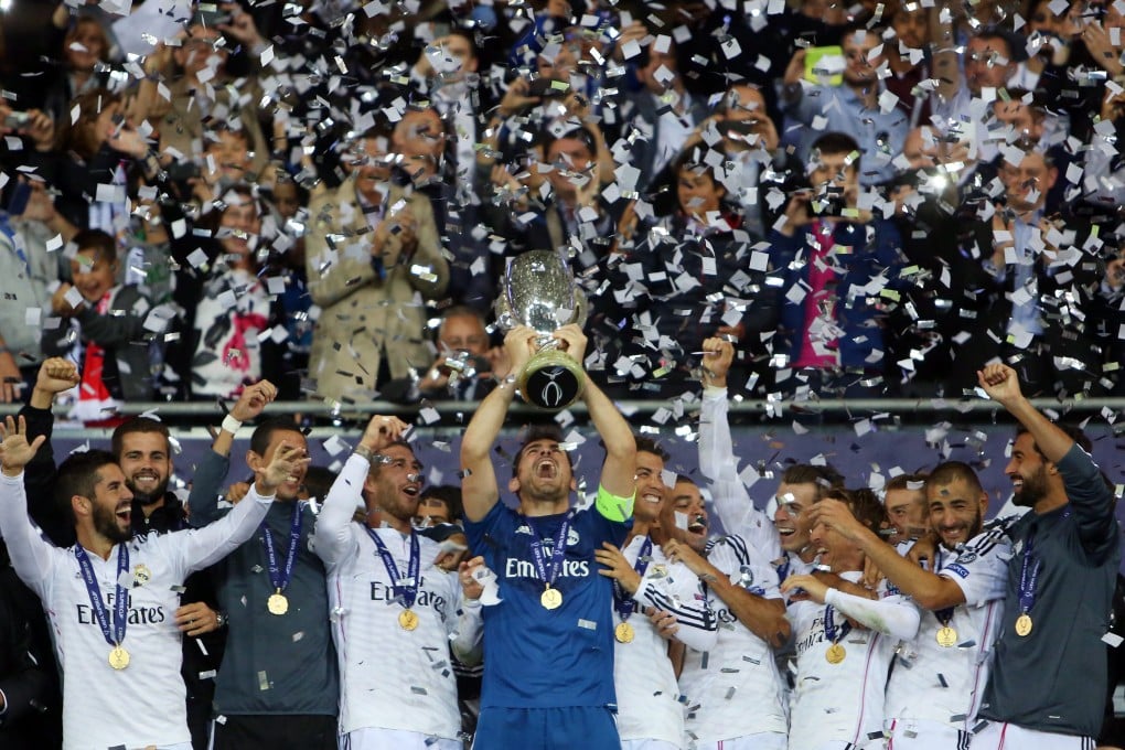 Real celebrate with the trophy. Photo: EPA
