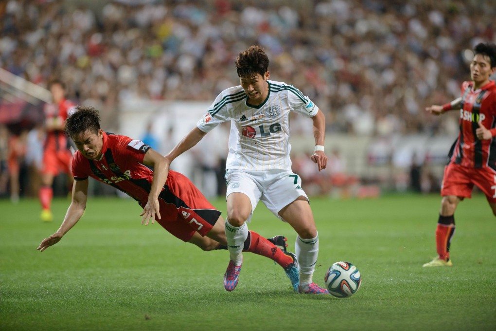 Son Heung-min (right) of Bayer Leverkusen clashes with Lee Woong-hee of FC Seoul in their friendly match on July 30. Bayer won 2-0. Photo: AFP