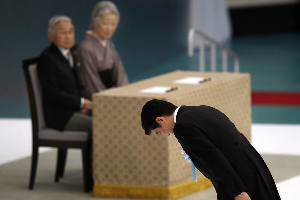 Japanese Prime Minister Shinzo Abe bows in front of Emperor Akihito at a ceremony marking Japan's surrender. Photo: Reuters