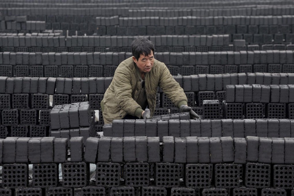 Mainland miners have been urged to cut their coal output.