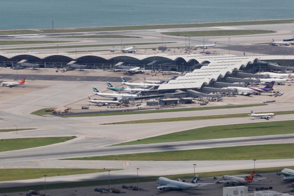 Government advisers express exasperation at Chek Lap Kok officials' lack of fresh thinking on protecting dolphins if third runway is built.