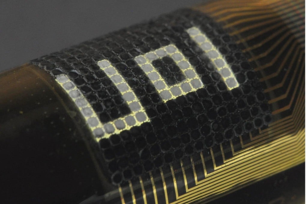 The fabric mimics patterns.