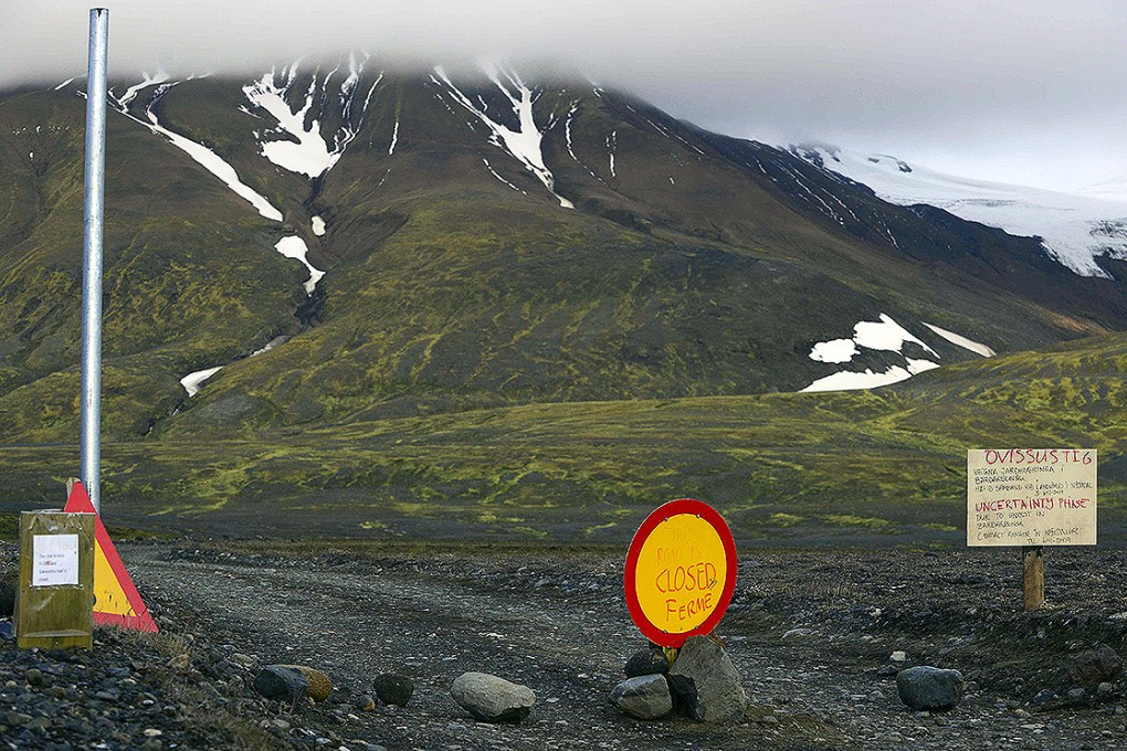 Warning signs block the road to Bardarbunga volcano in the north-west region of the Vatnajokull glacier. Photo: Reuters