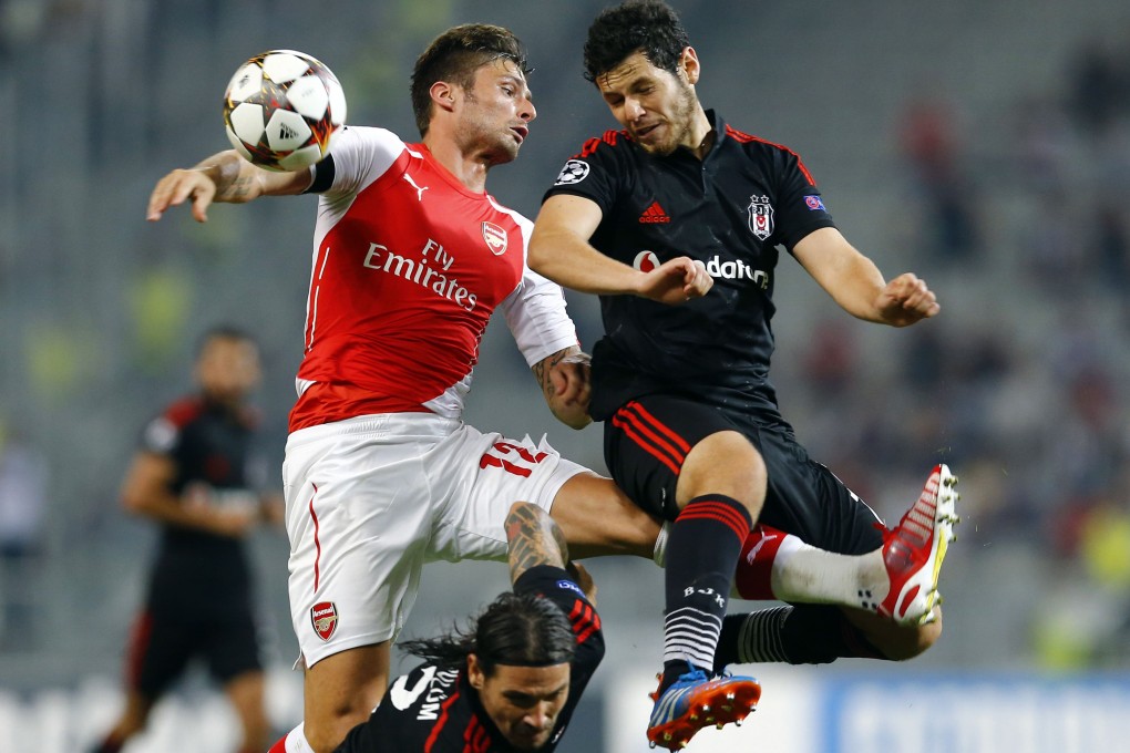 Arsenal's Olivier Giroud (L) fights for the ball with of Besiktas' Pedro Franco (R) and Ersan Gulum (bottom). Photo: Reuters