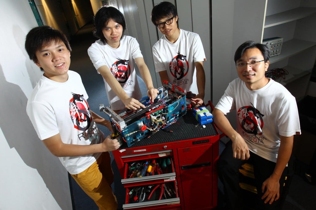 Associate professor Tim Woo (right) with HKUST students (from left) Pako Yam, William Lee and Michael Cheung. Photo: May Tse