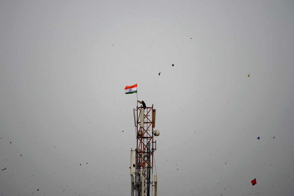 Indians in New Delhi celebrate Independence Day by hoisting flags and flying kites. Photo: AFP