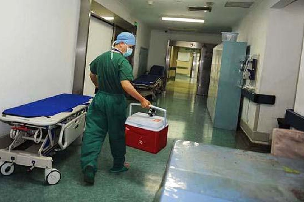 They transported the kidneys to a major hospital in the capital for surgeries. Photo: Screenshot via Weibo