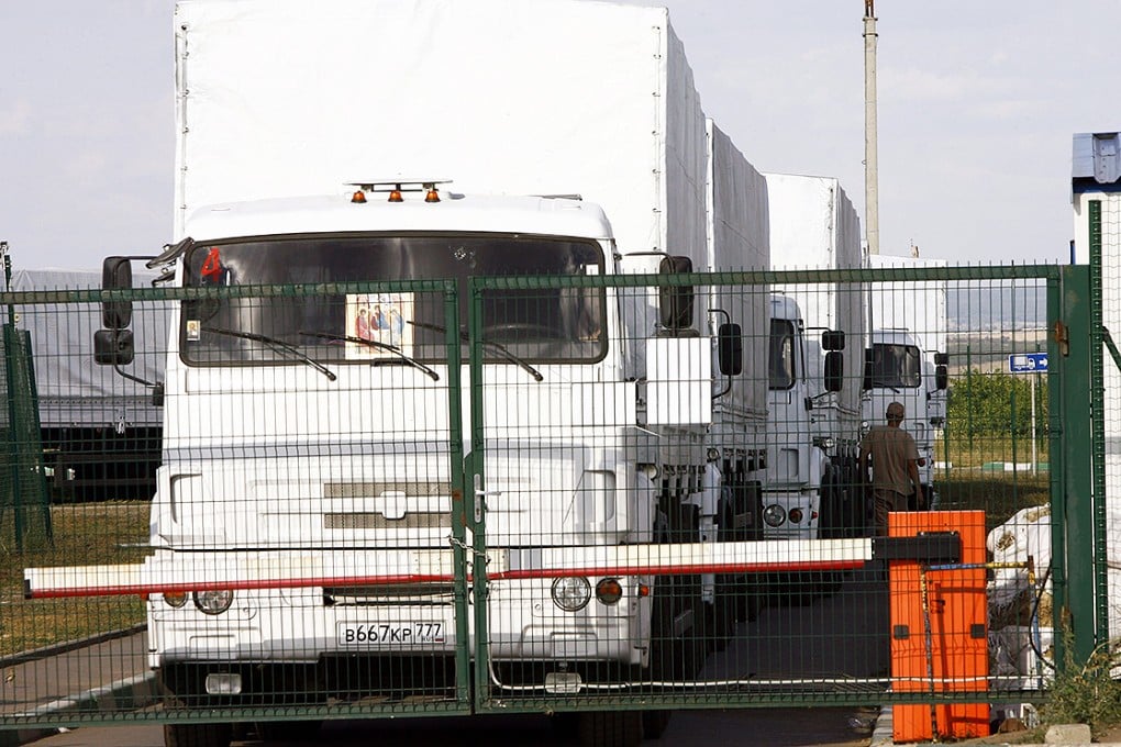 Trucks from Russia's humanitarian convoy wait for permission to leave from the Donetsk-Izvarino customs control checkpoint for Ukraine. Photo: AFP
