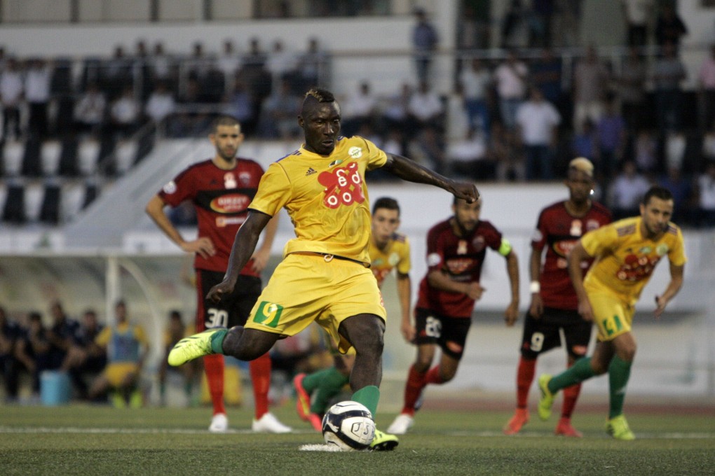 JS Kabylie's Cameroonian striker Albert Ebosse converts a penalty during his team's match with USM Alger in Tizi-Ouzou. Photo: AFP