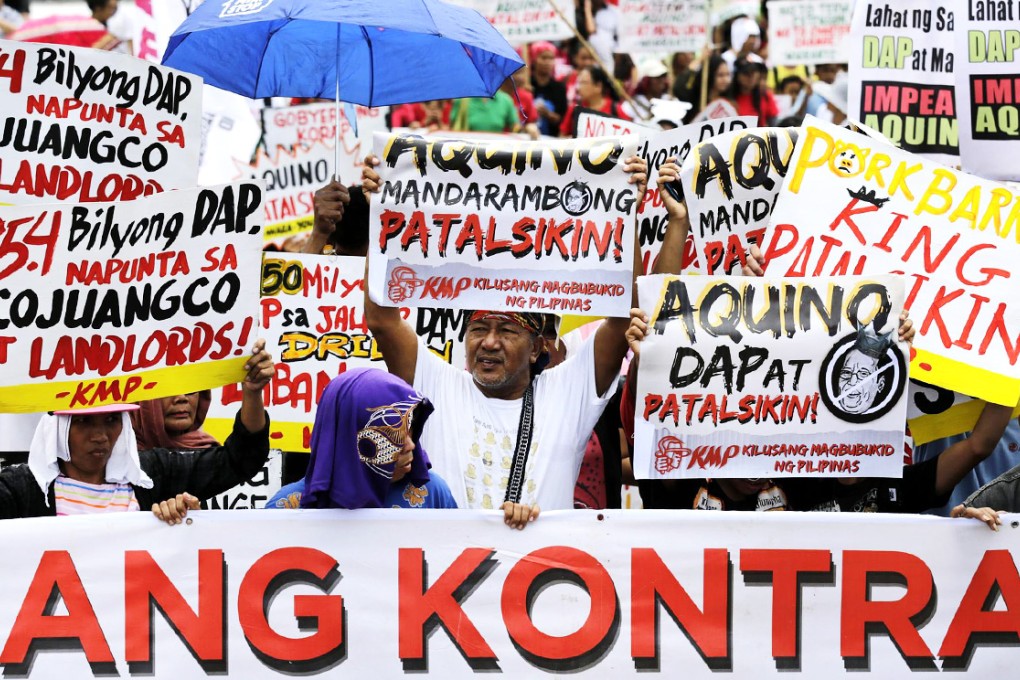 Filipinos take part in a rally in Manila against "pork barrel" funds. They also opposed a second term for Benigno Aquino. Photo: EPA