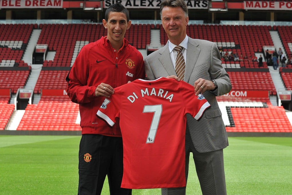 Manchester United's newly signed Argentinian midfielder Angel di Maria wirh anager Louis van Gaal. Photo: AFP