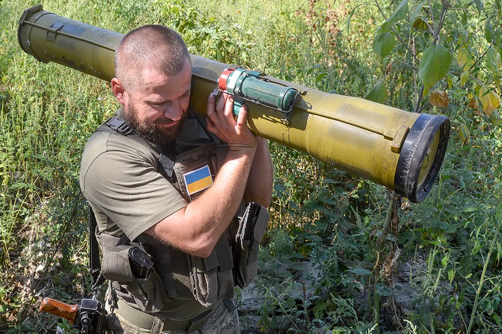 A Ukrainian serviceman from the Kiev-1 Battalion holds a found portable anti-tank guided missile launcher. Photo: AFP