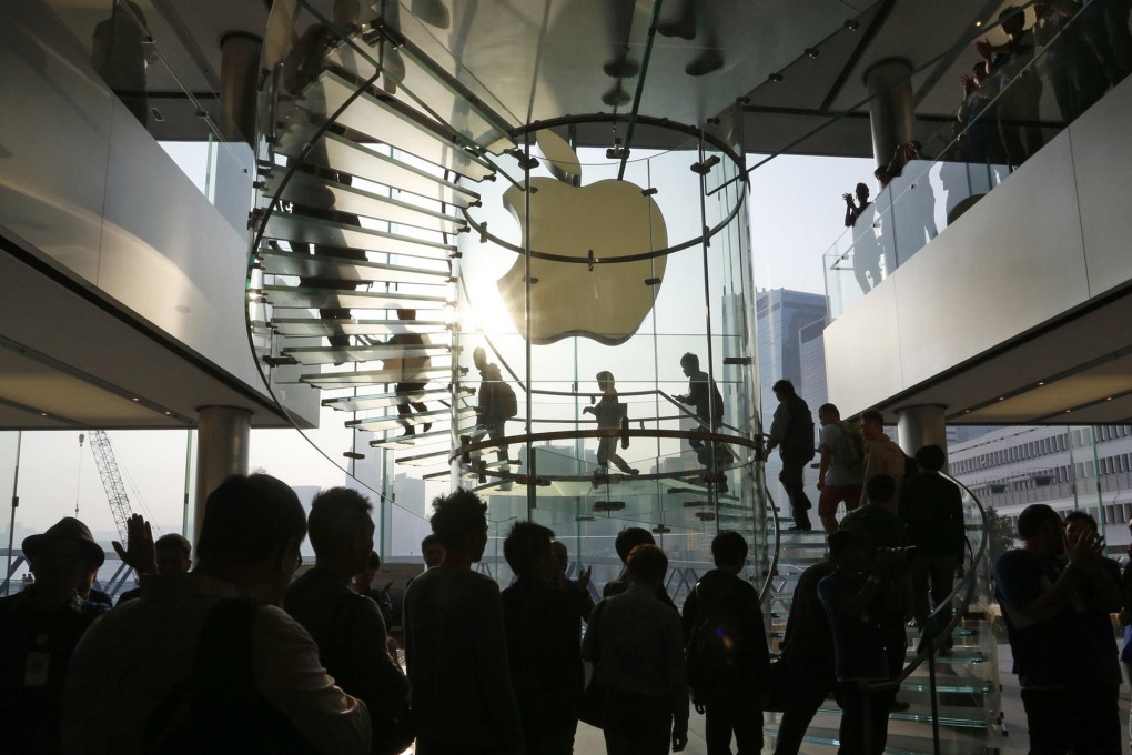 Waiting in line has come to be a habit for Apple customers. Photo: AP
