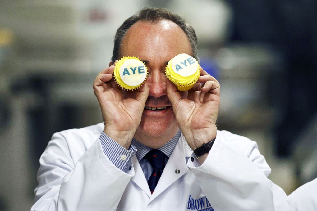 Scottish First Minister Alex Salmond campaigns for independence at a bakery in Kilmarnock. Photo: EPA