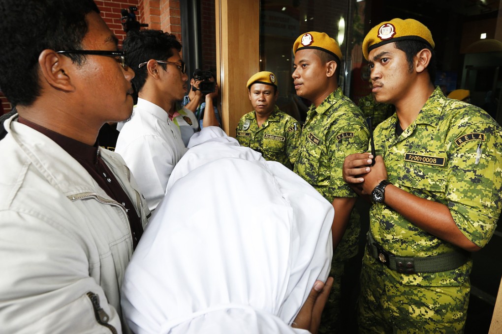 Malaysian students carry a mock dead body during a protest against the sedition law outside the Ministry of Home Affairs building in Putrajaya, outside Kuala Lumpur, Malaysia. Photo: AP