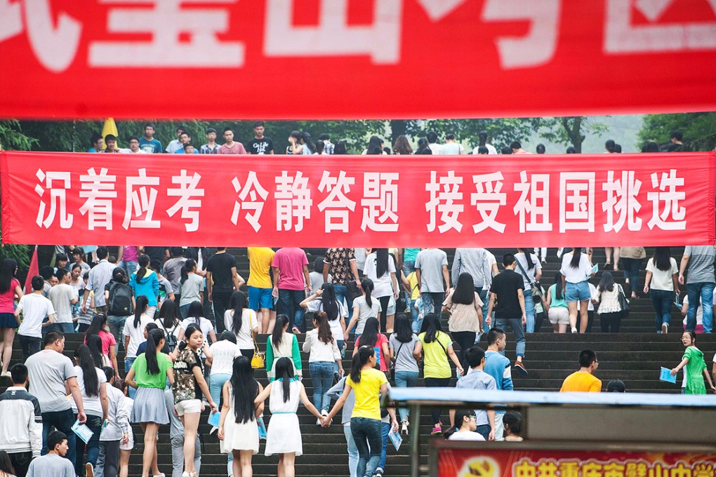 "Gaokao" candidates walk into an exam site of the national college entrance exam at Bishan High School in Bishan County of Chongqing. Photo: Xinhua