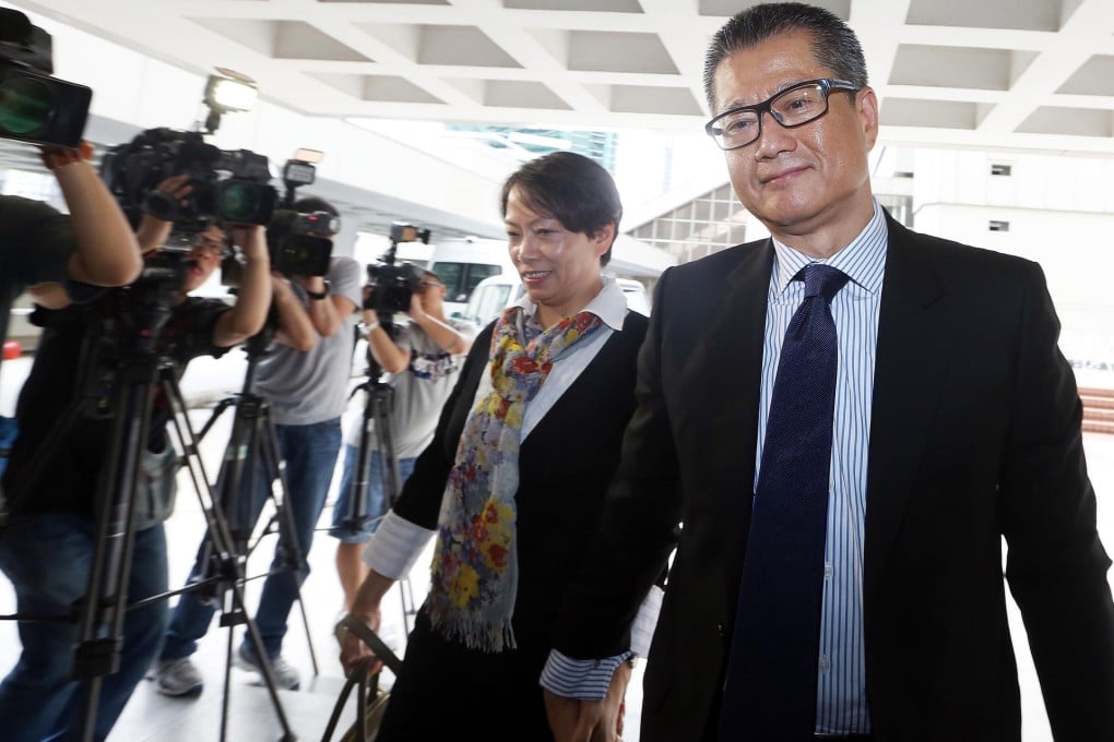 Paul Chan and Frieda Hui arrive at the High Court. Photo: Sam Tsang