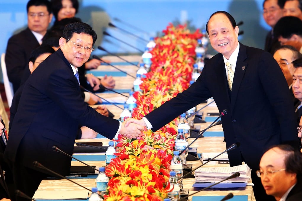 Chen Deming (left), president of mainland China's Association for Relations across the Taiwan Strait, and Lin Join-sane, chairman of Taiwan's Straits Exchange Foundation, shake hands at a meeting in Taipei last week. Photo: EPA