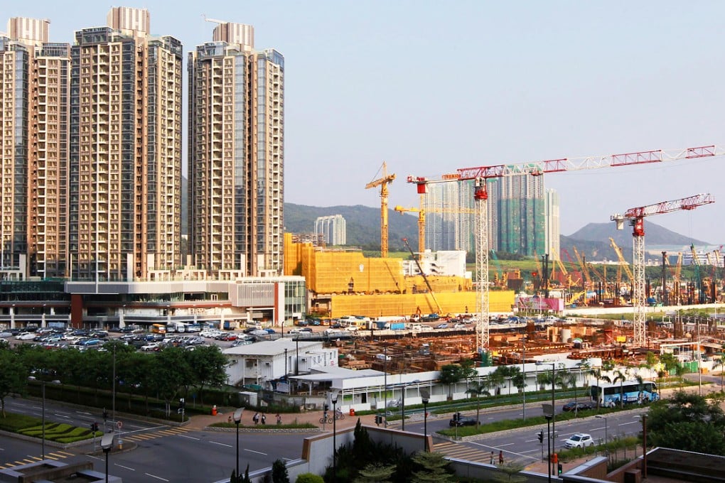 By the weekend, SHKP has sold close to 400 units, including small ones of about 350 sqft each, at The Wings IIIA. Photo: Edward Wong