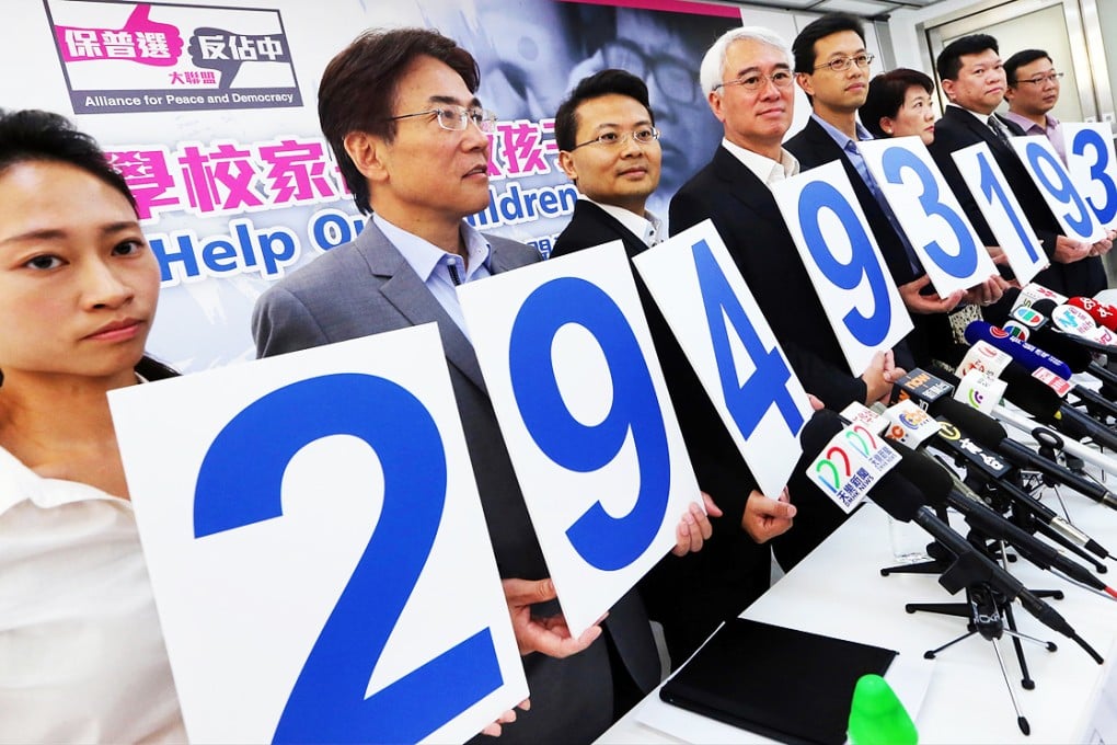 Anti-Occupy Central campaigners have set up a hotline for the public to inform them about the class boycott campaign. Photo: David Wong