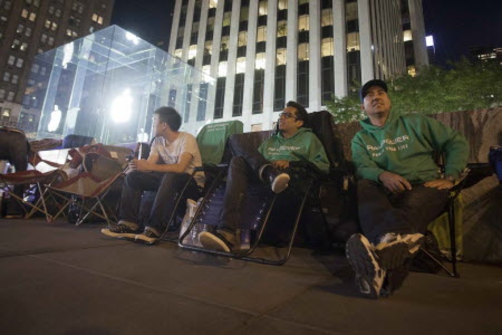 New York iPhone enthusiasts have been queued up outside one Apple store since Sunday. Photo: Reuters